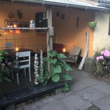 Апартаменти Retro Bolig - Fyldt Med Hygge! Ingen Luksus Kolind Екстер'єр фото
