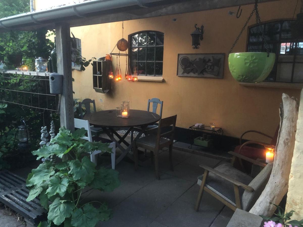 Апартаменти Retro Bolig - Fyldt Med Hygge! Ingen Luksus Kolind Екстер'єр фото