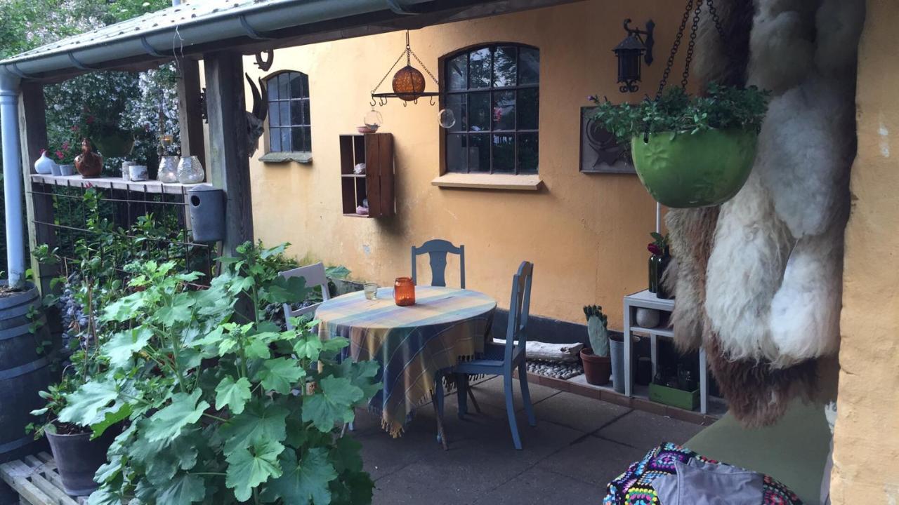 Апартаменти Retro Bolig - Fyldt Med Hygge! Ingen Luksus Kolind Екстер'єр фото