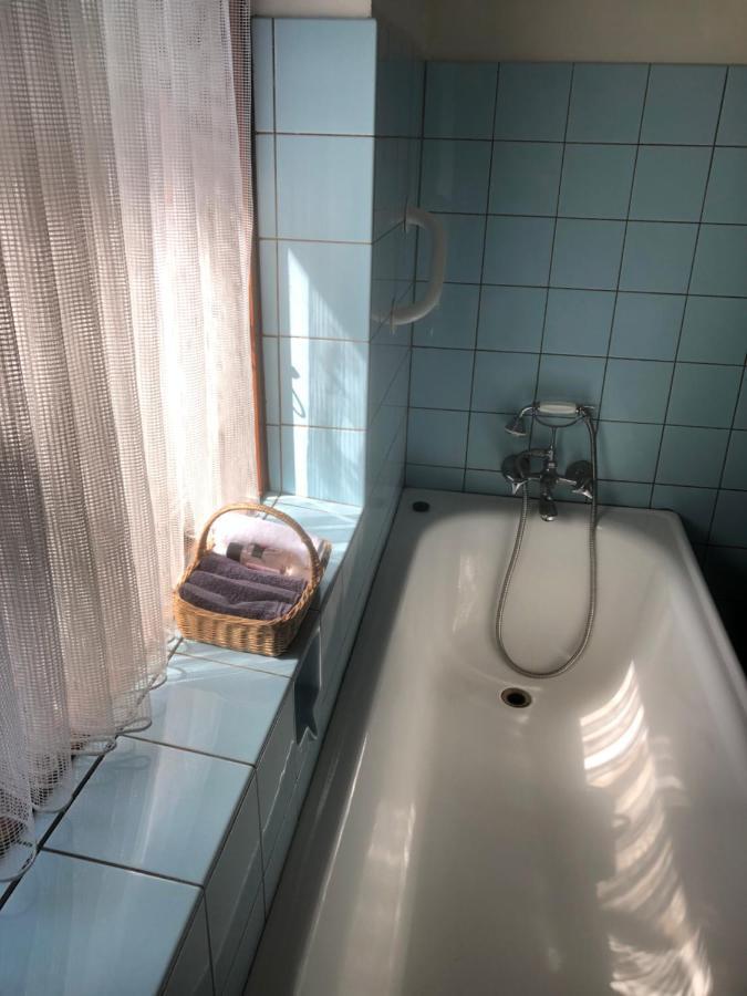 Апартаменти Retro Bolig - Fyldt Med Hygge! Ingen Luksus Kolind Екстер'єр фото